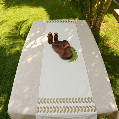 Roman Leaves Table Runner