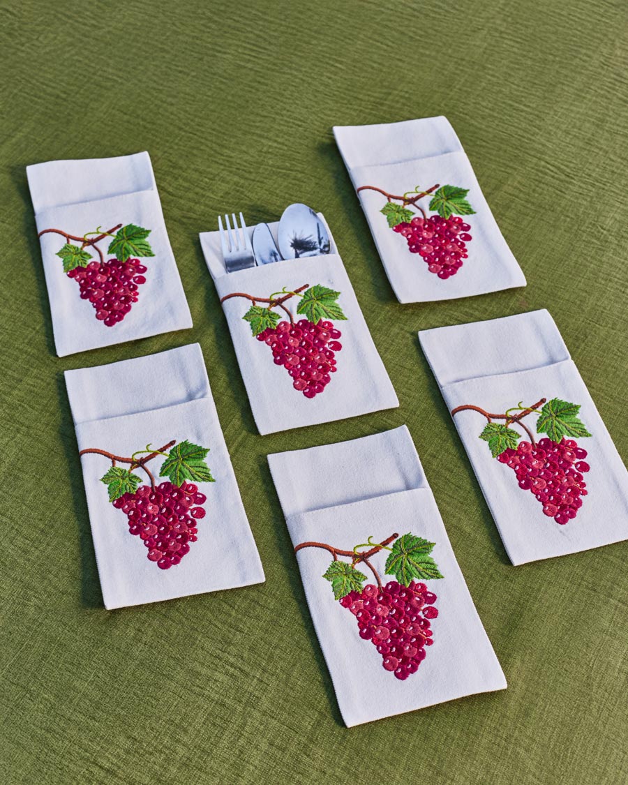 Grapevine Cutlery Sleevess Set