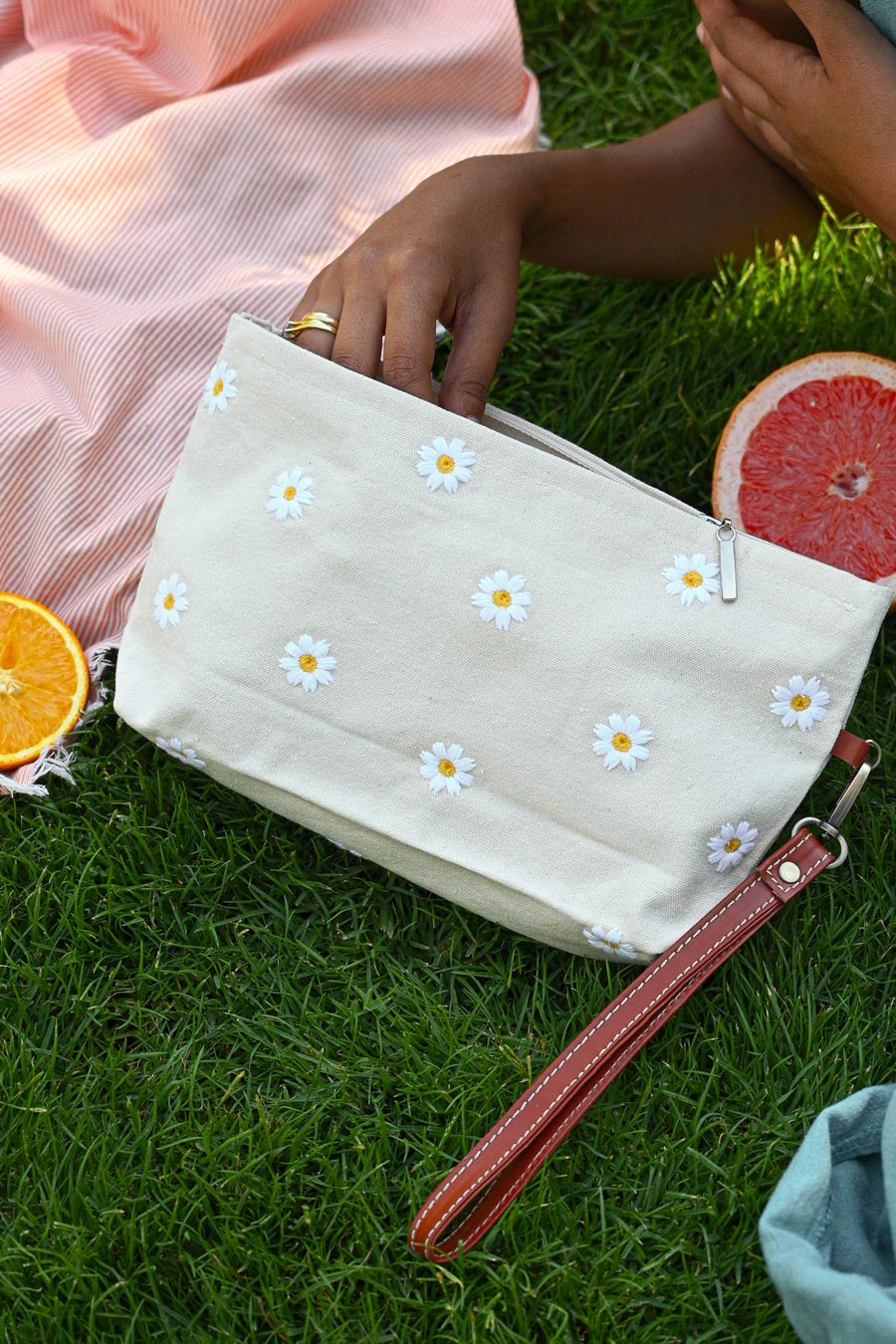 Daisy Pouch