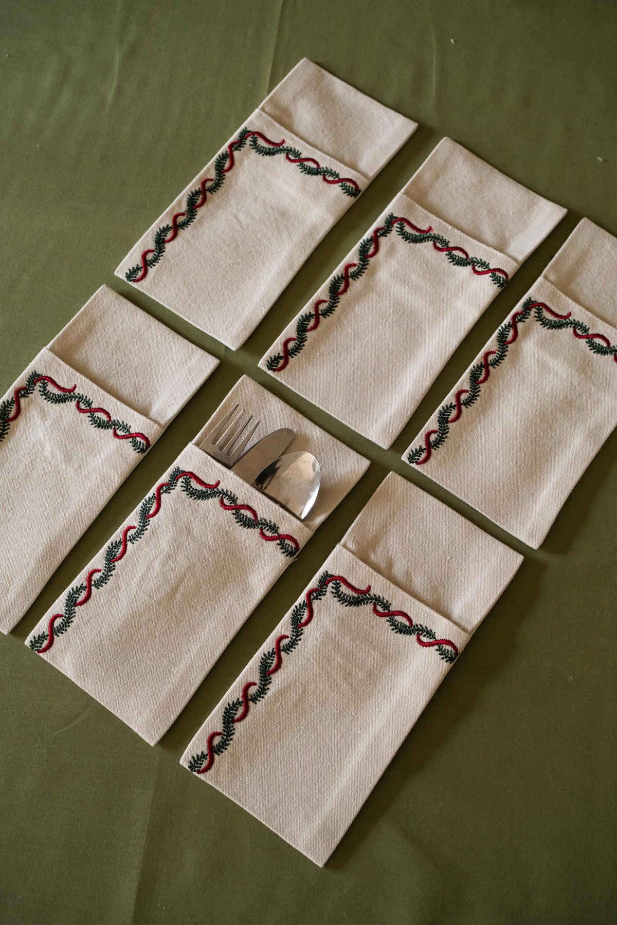 Christmas Garland Cutlery Sleeves Set